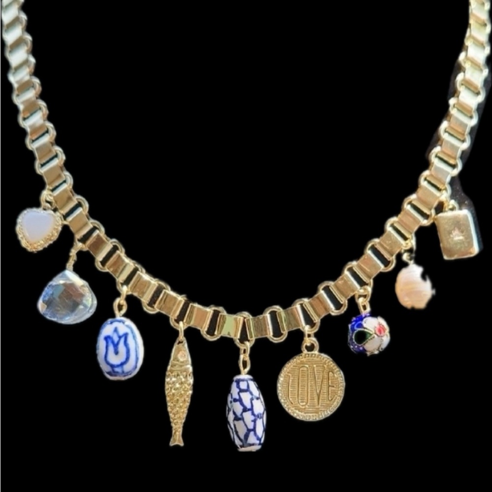 NWT ⚜️💙⚜️ ATTERRI Gorgeous Fresh Water Pearl Ceramic Gold Tone Charm Necklace